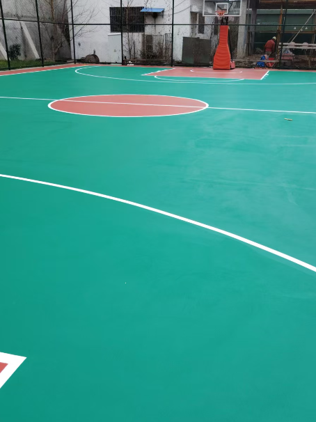 榆次 球场长期使用易出现地面开裂
